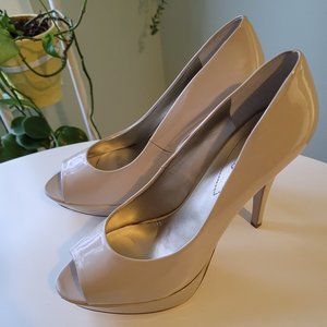 Nude Guess Pumps
